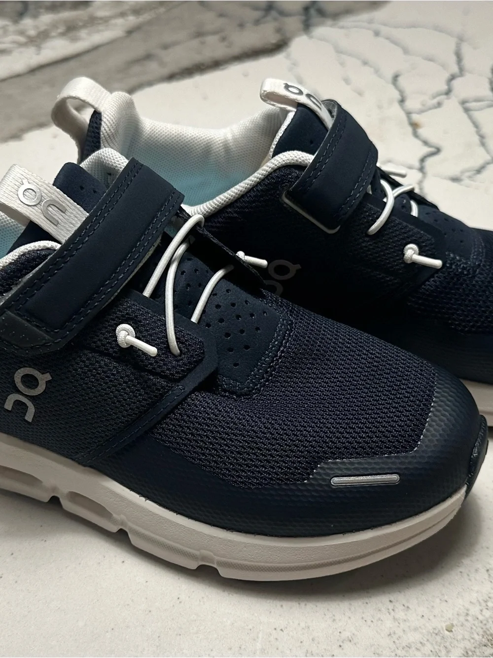 On Cloud Running Kids Navy and White Cloud Sneaker